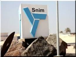 شعار شركة اسنيم أمام مقرها في العاصمة الاقتصادية نواذيبو