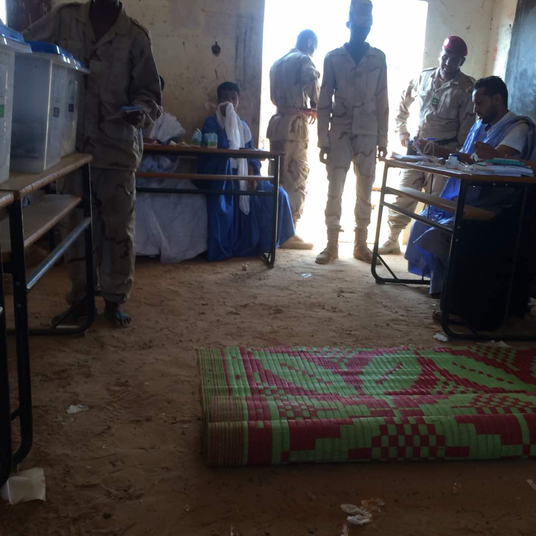 صورة توضح فضيحة تصويت الجيش "نقيب يعبئ عناصره للتصويت للحزب الحاكم في انبيكة 