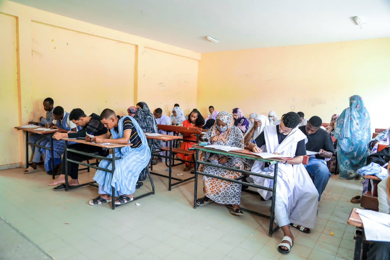 إلغاء امتحانات 96 مترشحا في الباكلوريا بعد ضبط هواتف وأجهزة اتصال داخل القاعات